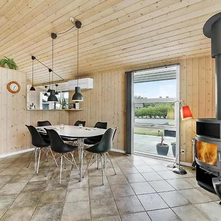 3 Bedroom Cozy In *