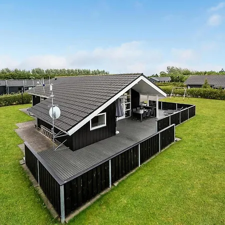 3 Bedroom Cozy In *