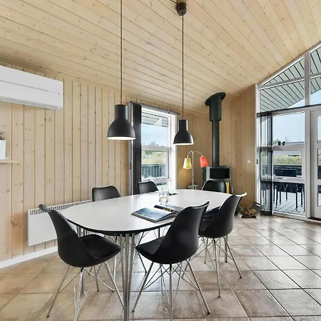 3 Bedroom Cozy In Hemmet
