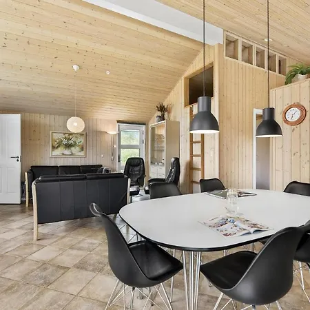 3 Bedroom Cozy In Holiday home